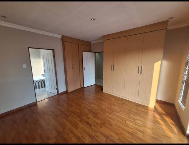3 BEDROOM HOUSE FOR SALE IN VANDERBIJLPARK SE 8